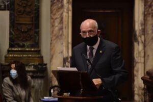 El Dr. Miguel Ángel Sanz Alonso  recibe el «Reconocimiento a toda una vida profesional» por la Fundación del Colegio Oficial de Médicos de Valencia